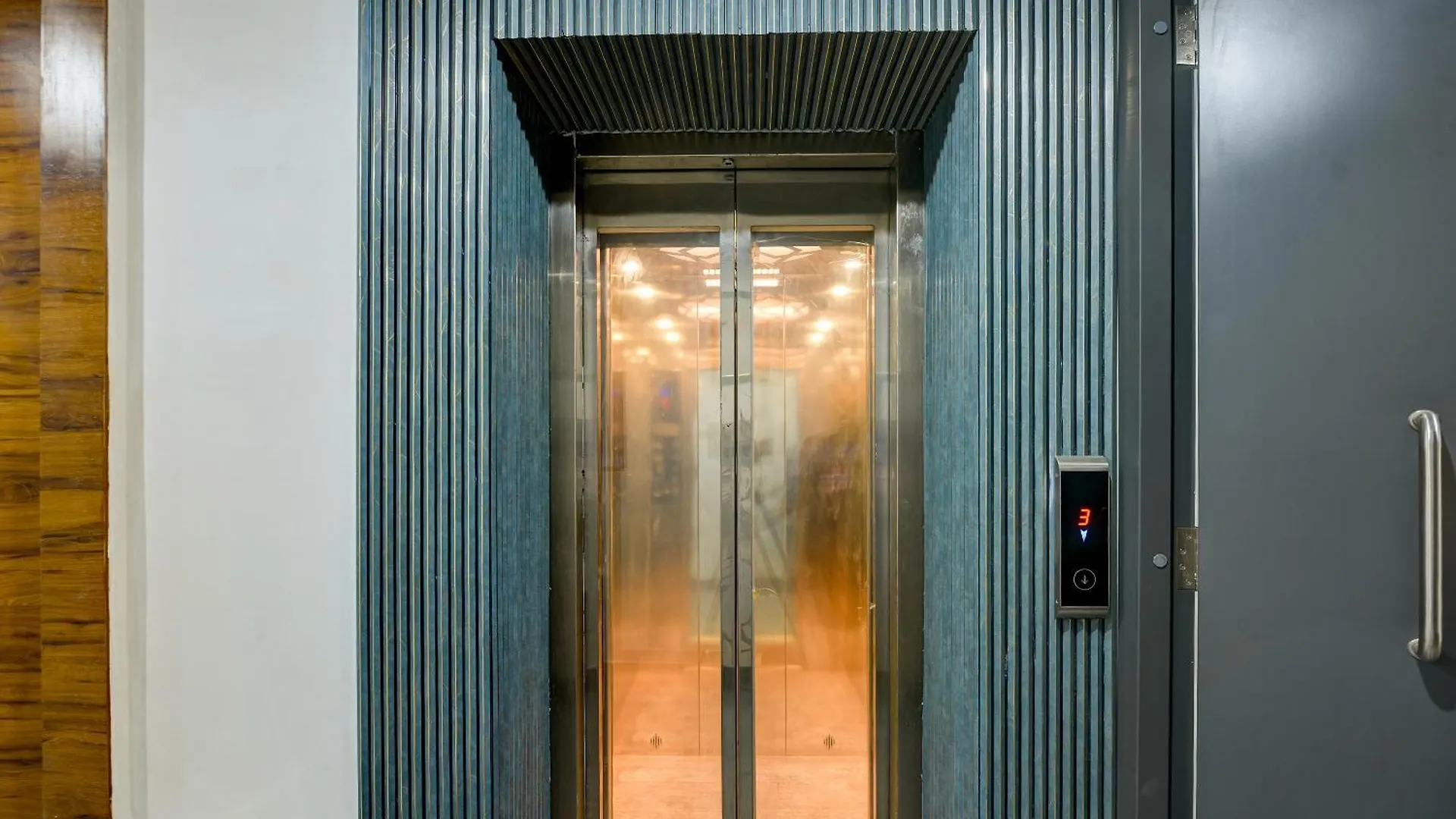 Отель Airport Le Premier, Нью-Дели 4*,  Индия