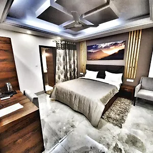 Отель Aerocity Purple Orchid, Нью-Дели